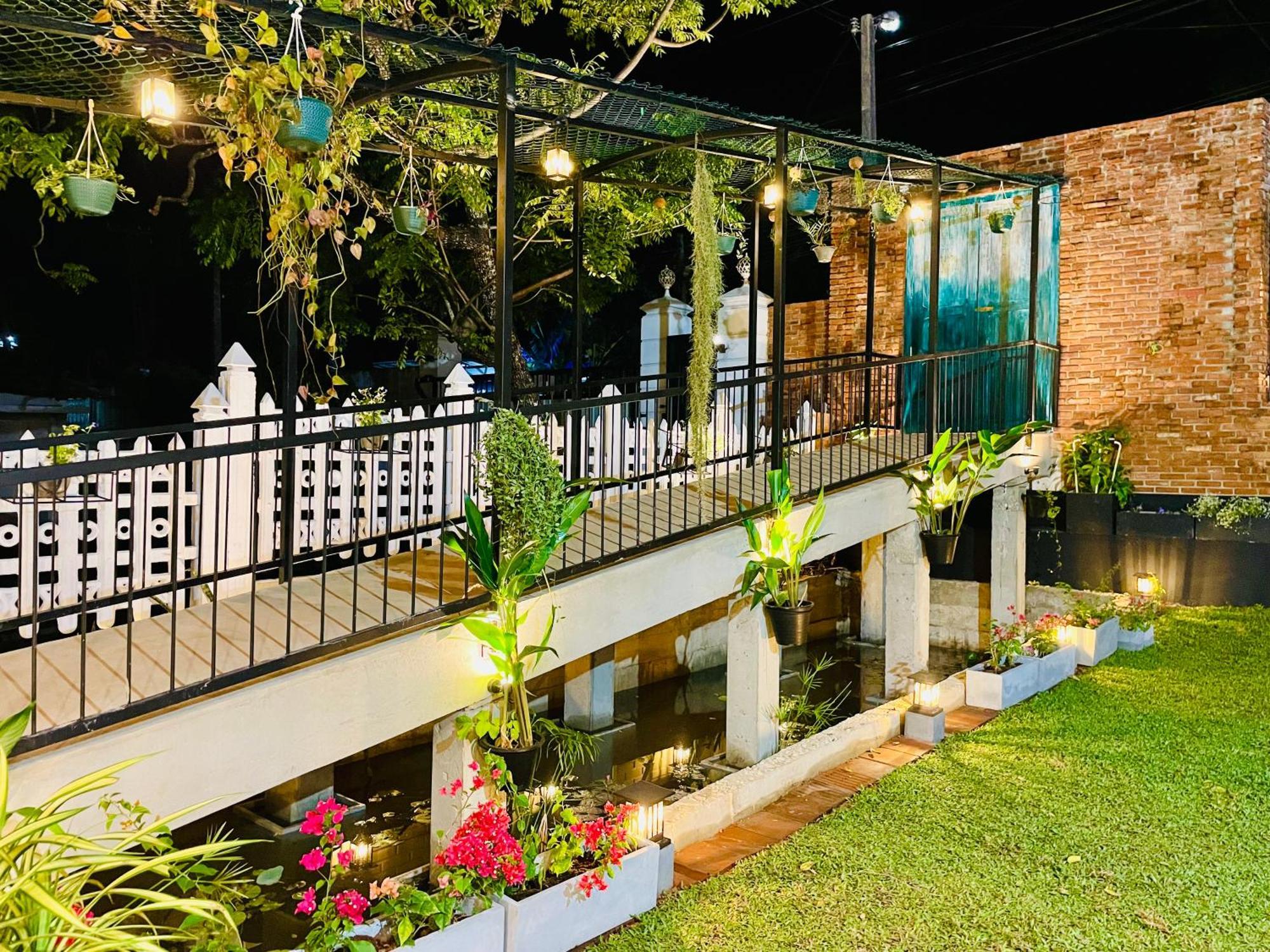 Ayur Ayur White Sail Villa Dalupotha Екстериор снимка