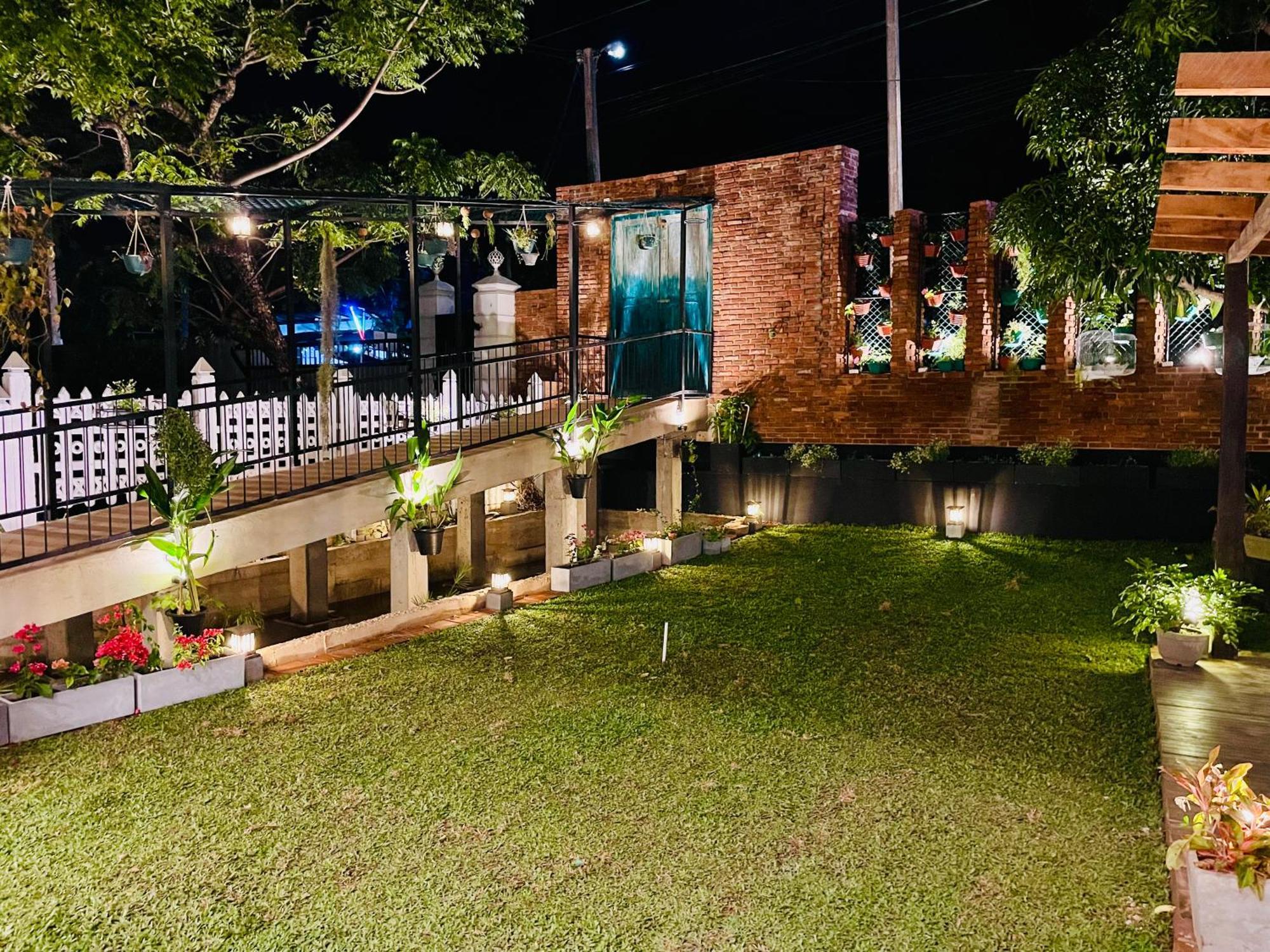 Ayur Ayur White Sail Villa Dalupotha Екстериор снимка