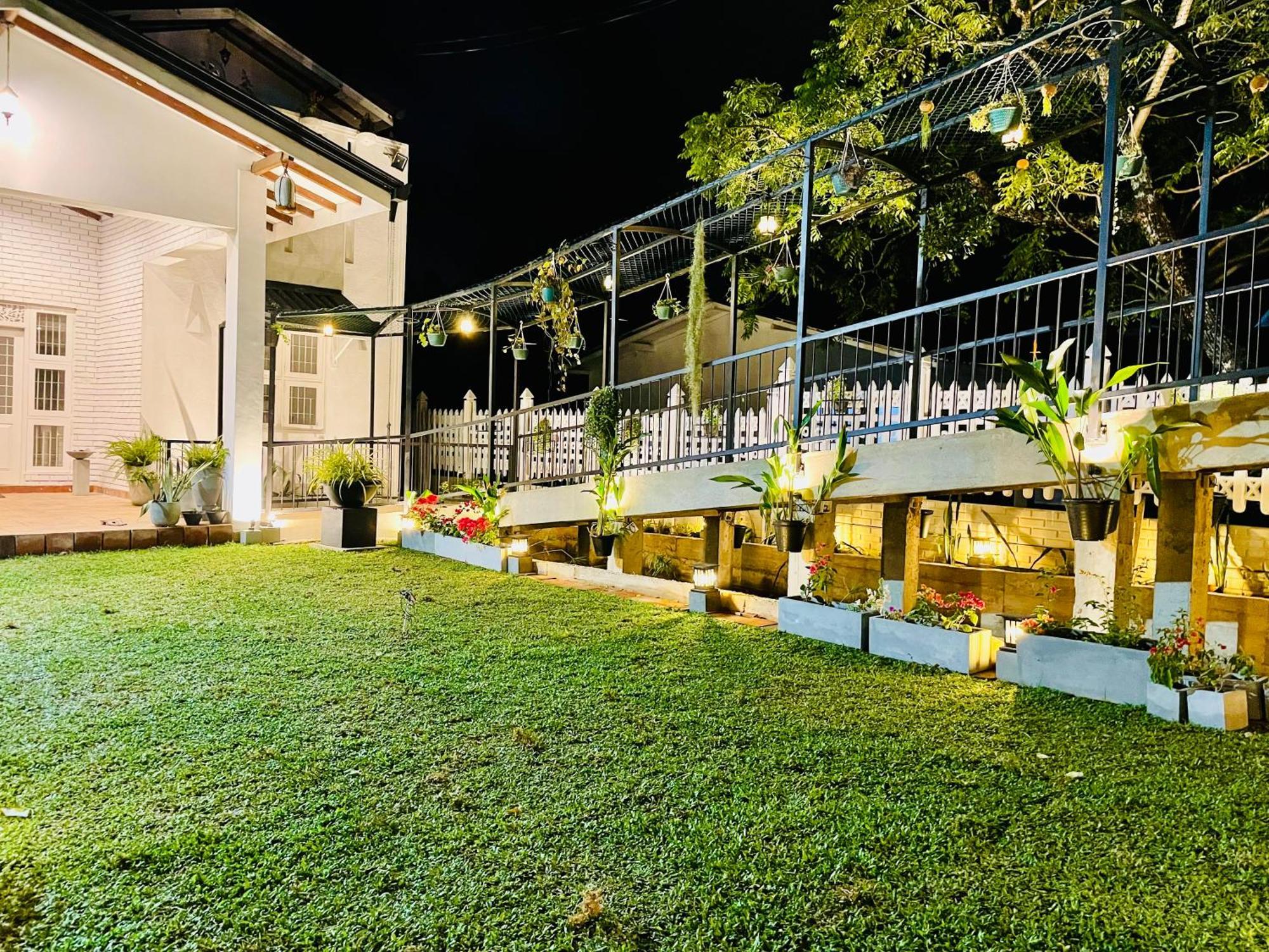Ayur Ayur White Sail Villa Dalupotha Екстериор снимка
